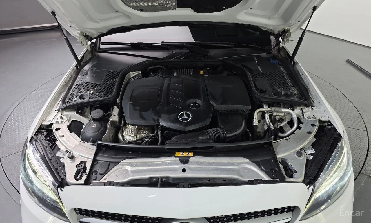 Mercedes-Benz C 220 4MATIC* AMG* COUPE* AMBIENT* ПОДГРЕВ* КАМЕРА, снимка 4 - Автомобили и джипове - 55234374