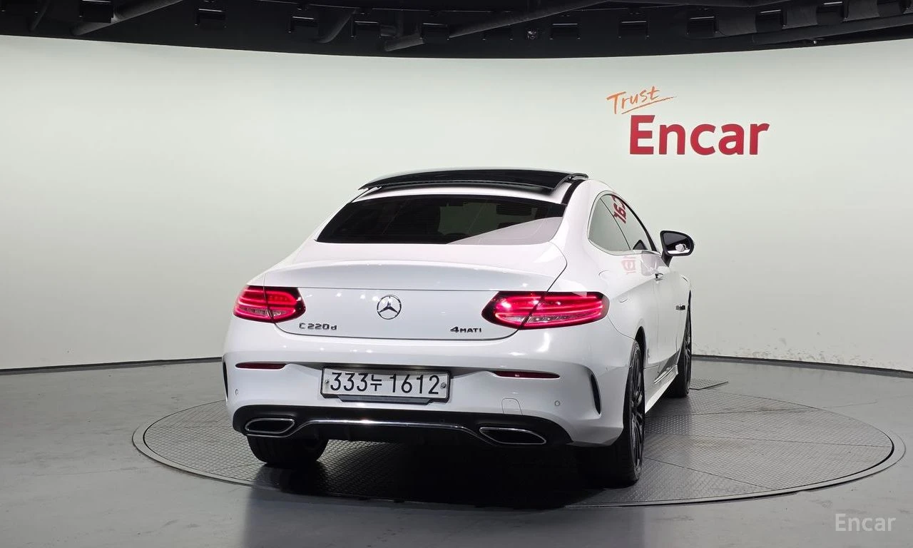Mercedes-Benz C 220 4MATIC* AMG* COUPE* AMBIENT* ПОДГРЕВ* КАМЕРА, снимка 3 - Автомобили и джипове - 55234374