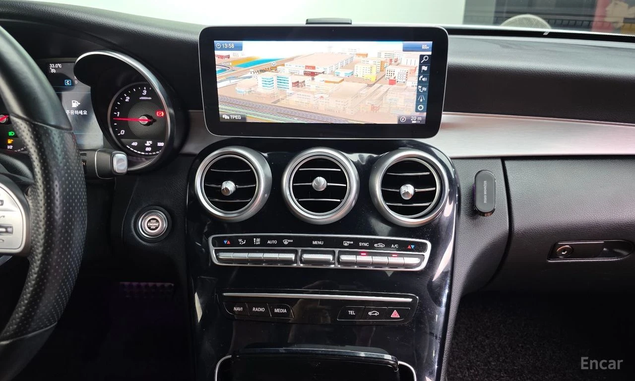 Mercedes-Benz C 220 4MATIC* AMG* COUPE* AMBIENT* ПОДГРЕВ* КАМЕРА, снимка 13 - Автомобили и джипове - 55234374