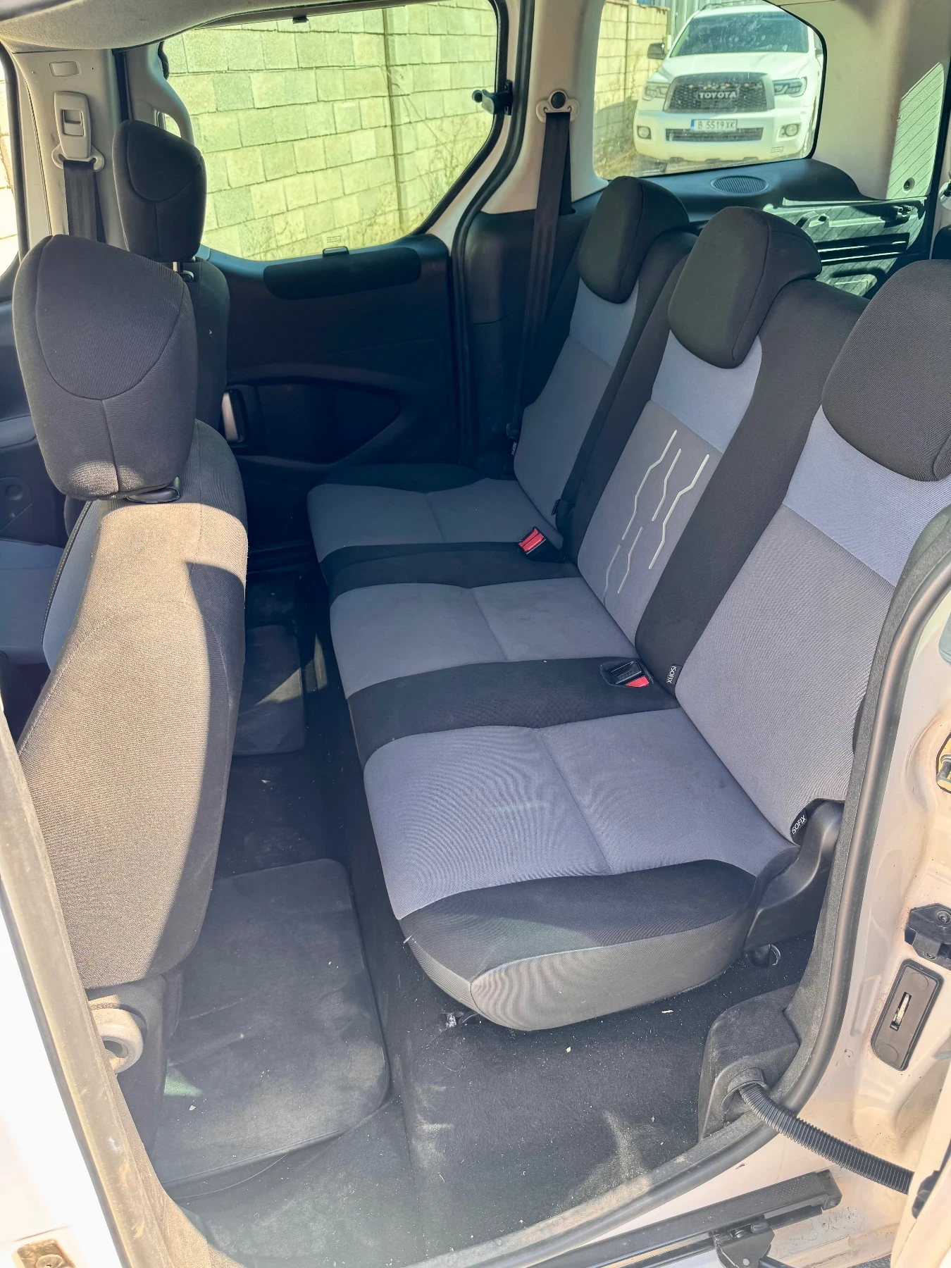 Peugeot Partner 1.6 HDI Автомат, снимка 7 - Автомобили и джипове - 55824022