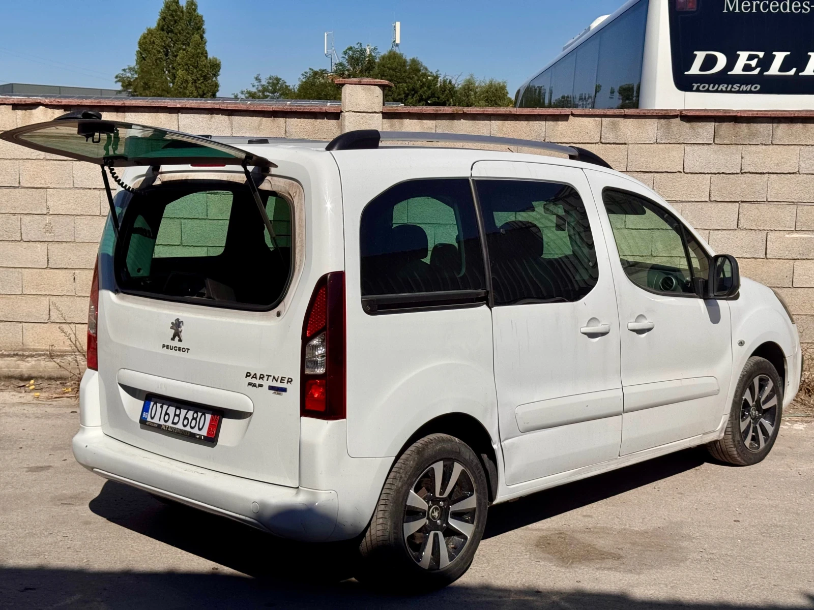 Peugeot Partner 1.6 HDI Автомат, снимка 5 - Автомобили и джипове - 55824022