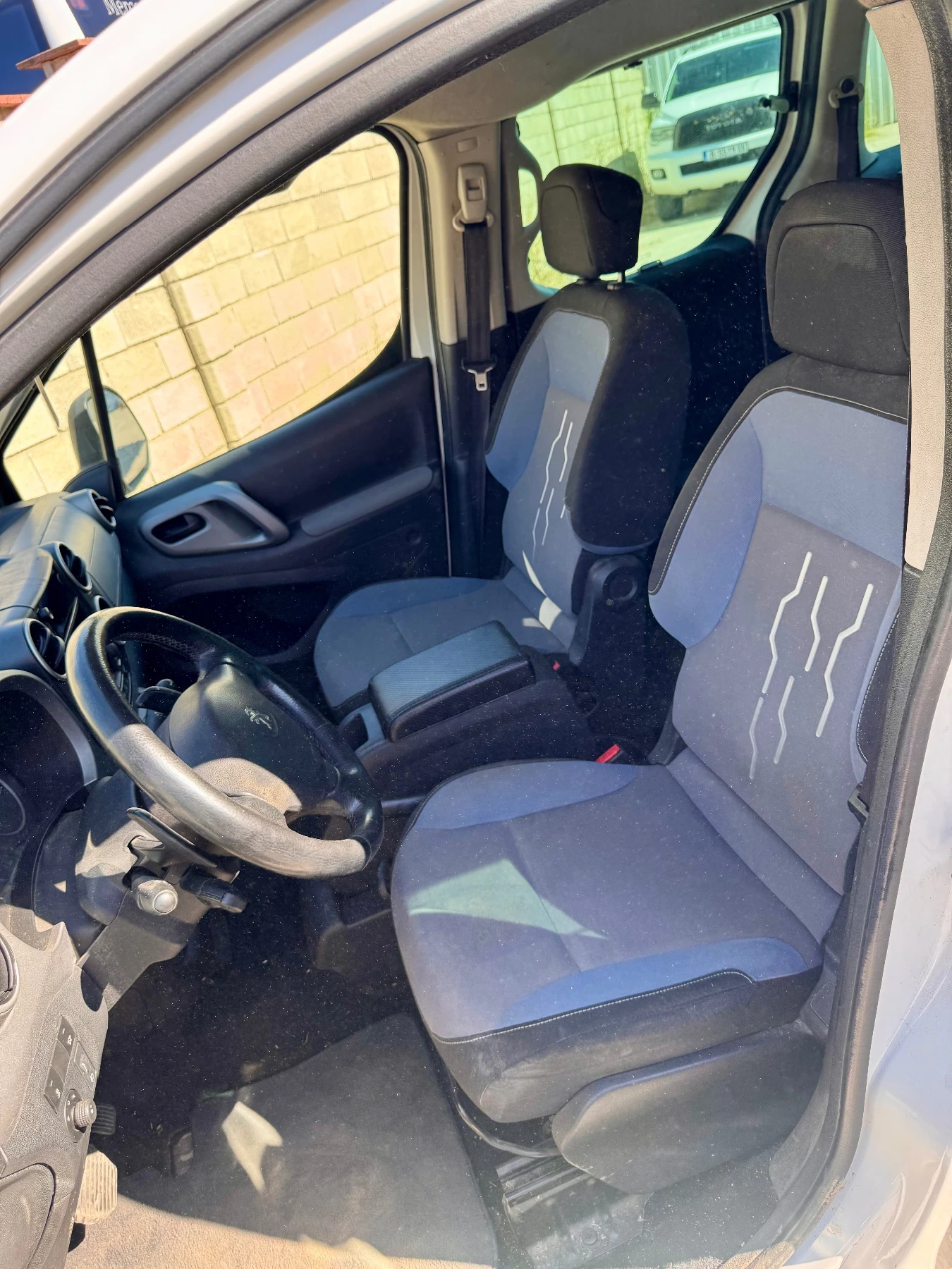 Peugeot Partner 1.6 HDI Автомат, снимка 6 - Автомобили и джипове - 55824022