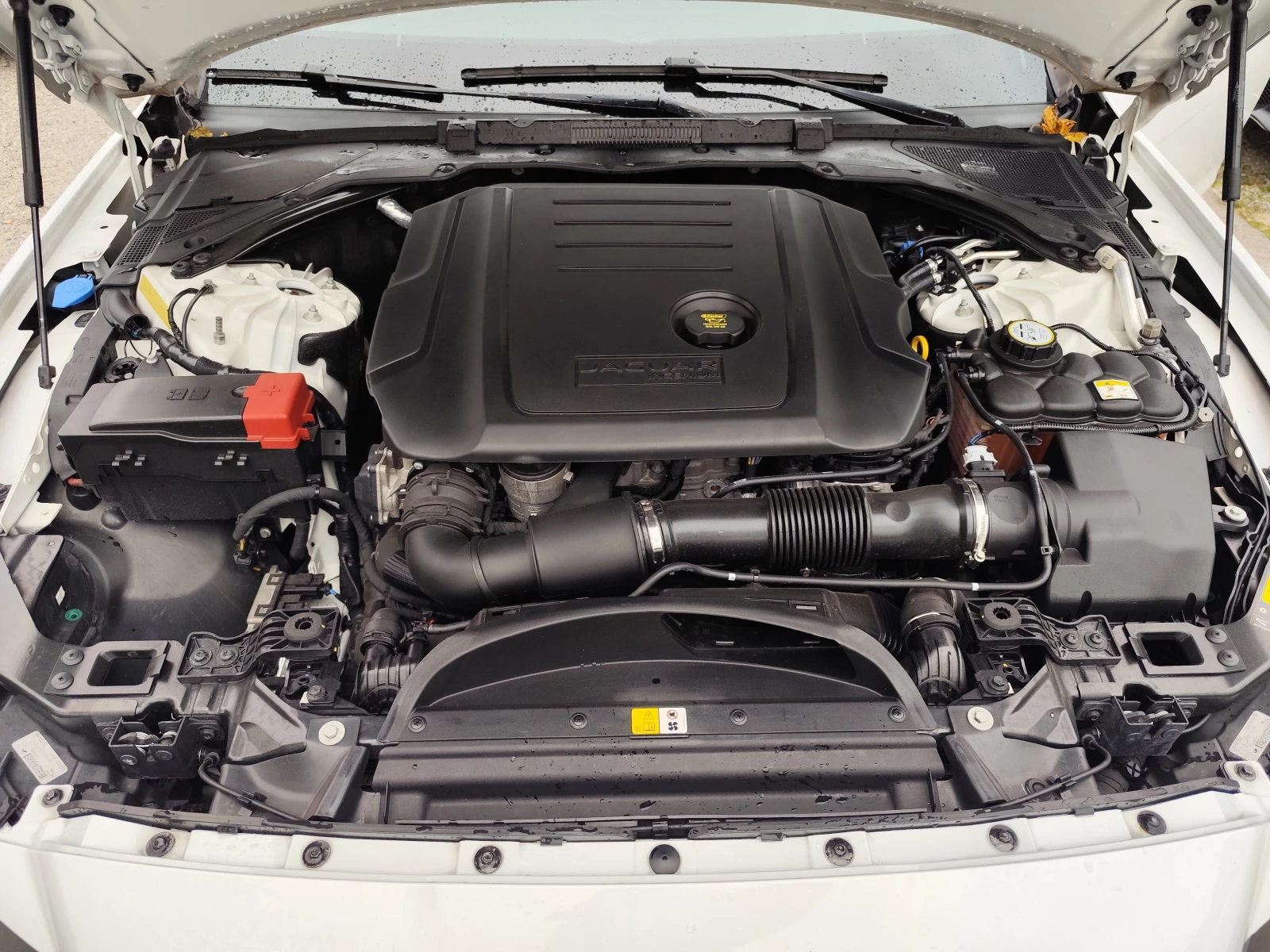 Jaguar Xf 2.0D/R-SPORT/АВТОМАТ /LED/XENON/KOЖА/ ПОДГРЕВ/AWD, снимка 16 - Автомобили и джипове - 56224715