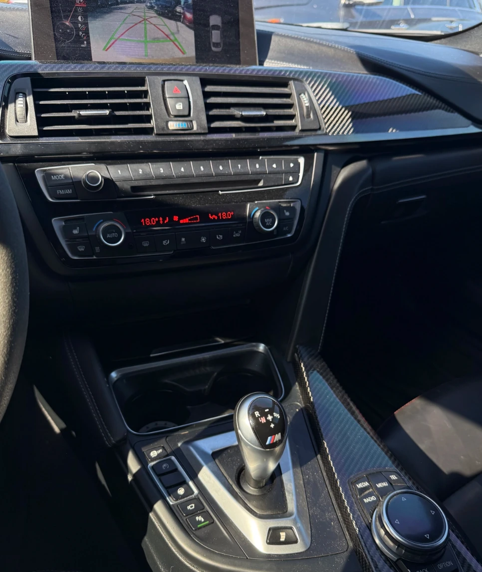 BMW M4 Heritage Edition interior, снимка 9 - Автомобили и джипове - 56313567