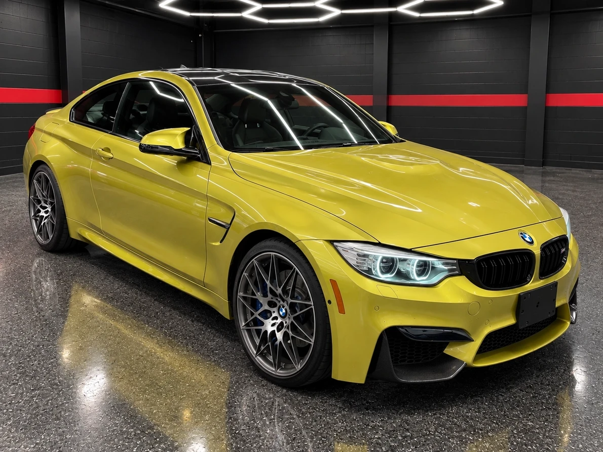 BMW M4 Heritage Edition interior, снимка 3 - Автомобили и джипове - 56313567