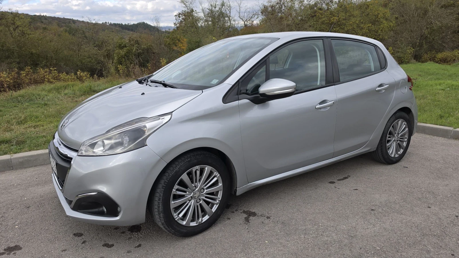 Peugeot 208 1.2i EURO6 93473км
