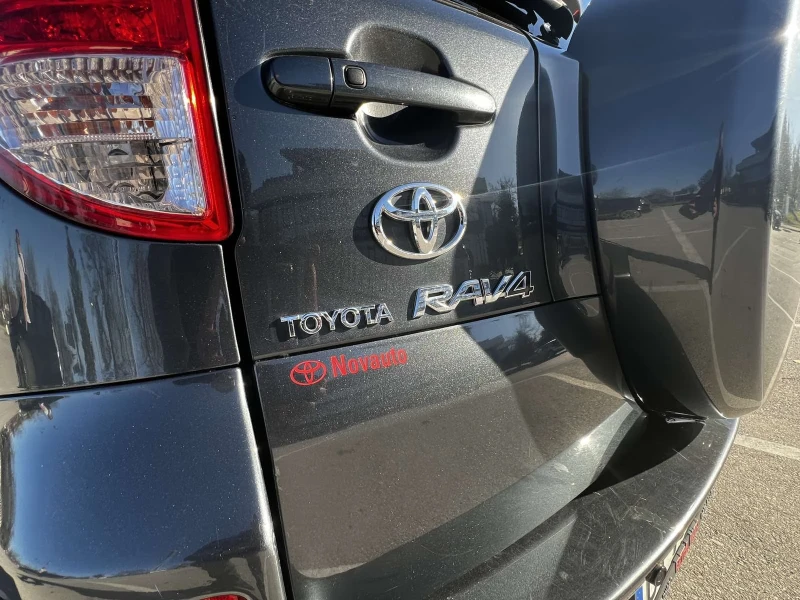 Toyota Rav4 Toyota Rav4 2.2 D-4D / Facelift /, снимка 13 - Автомобили и джипове - 49240781