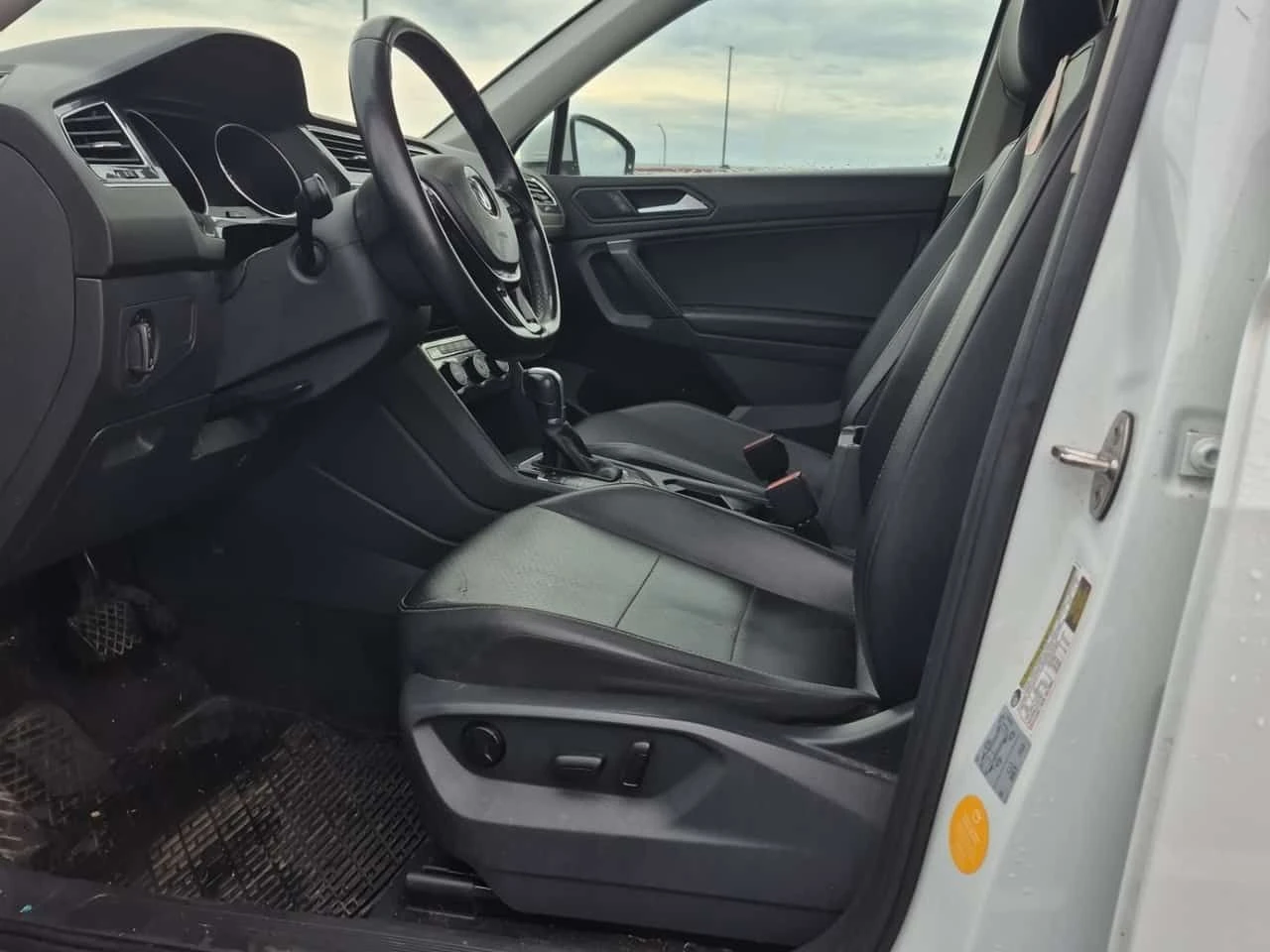 VW Tiguan COMFORTLINE * PANORAMA* ПОДГРЕВИ* ЕЛ ПАКЕТ* CARFAX - изображение 5