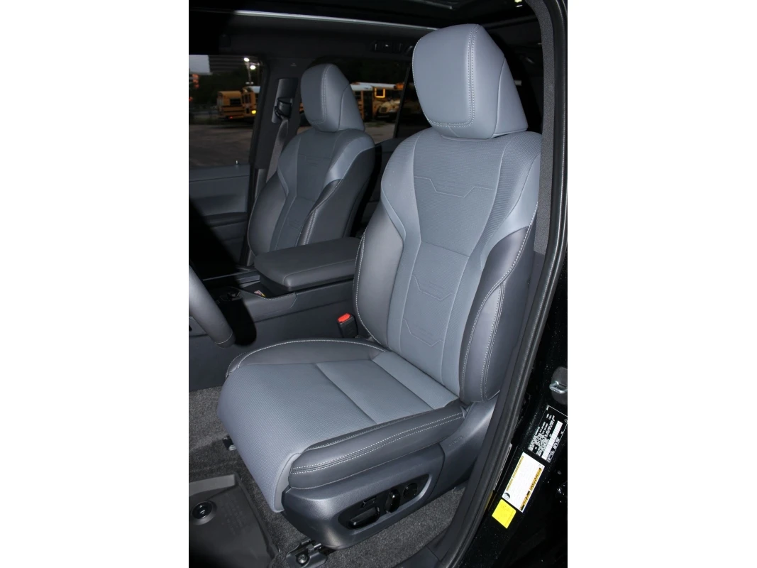 Lexus GX 550 Luxury+ , 7 места , Месечна вноска от 1217  , снимка 13 - Автомобили и джипове - 53708451