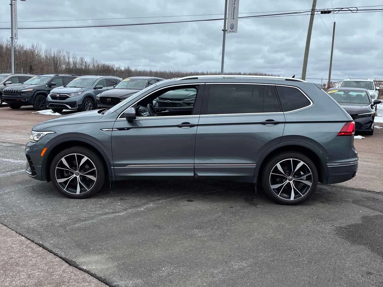 VW Tiguan * Highline R Line * Дигитално табло * Обдухване * , снимка 2 - Автомобили и джипове - 53953859