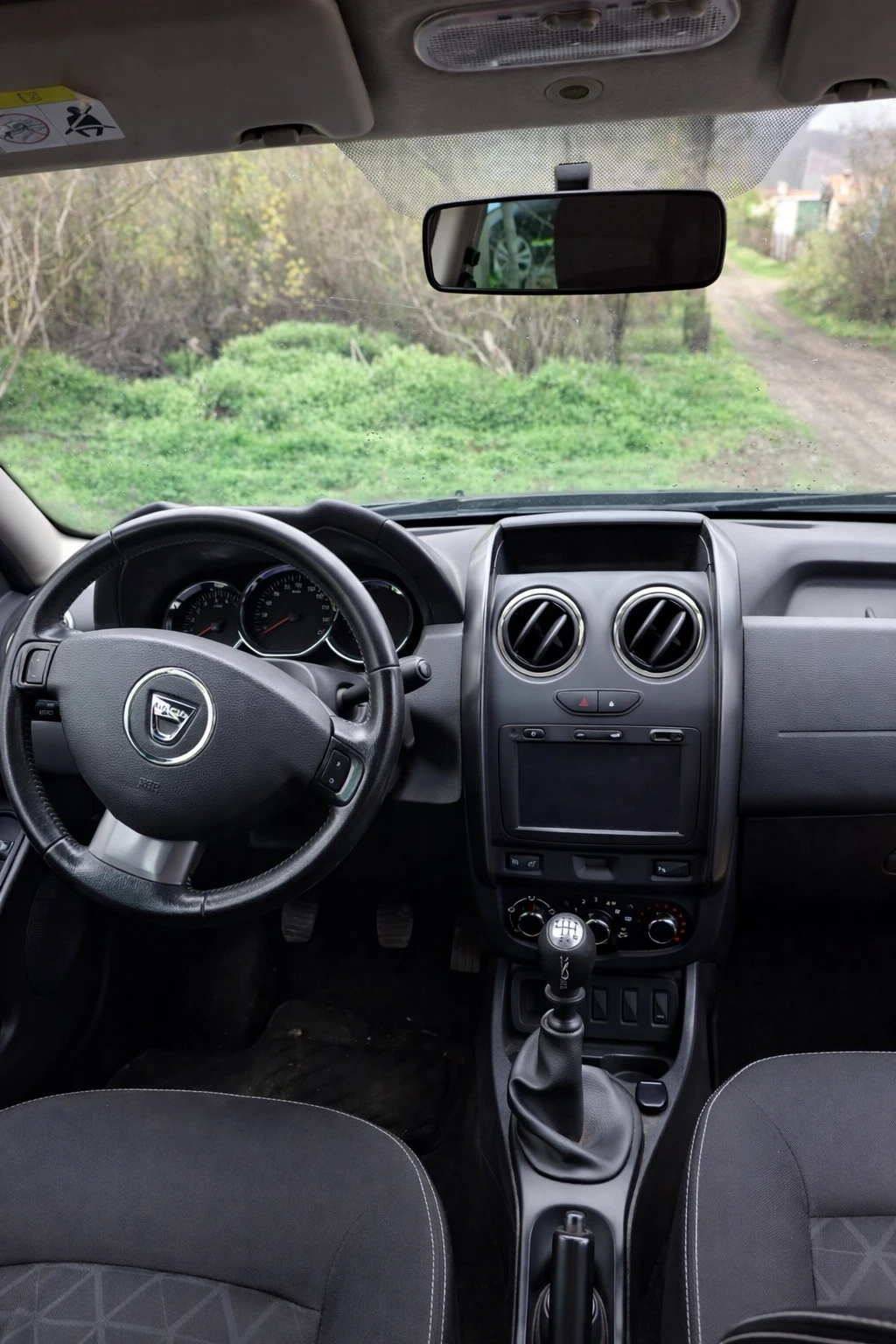 Dacia Duster 1.2 TCe, снимка 4 - Автомобили и джипове - 54235467