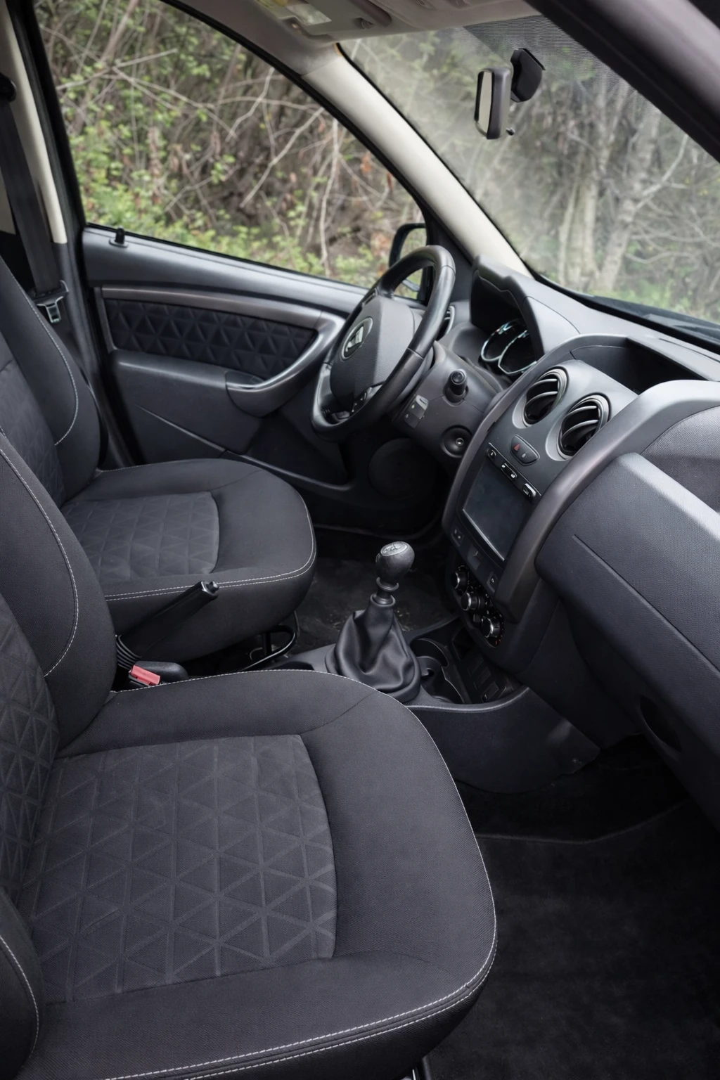 Dacia Duster 1.2 TCe, снимка 5 - Автомобили и джипове - 54235467