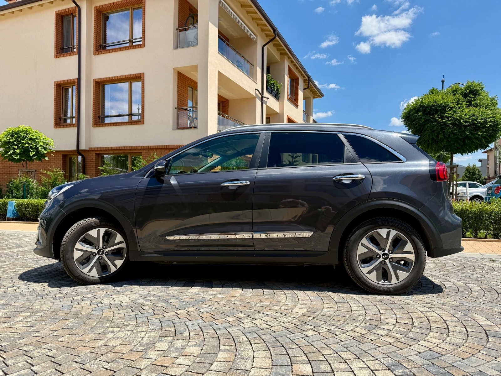 Kia Niro 64kwh, снимка 4 - Автомобили и джипове - 55164356