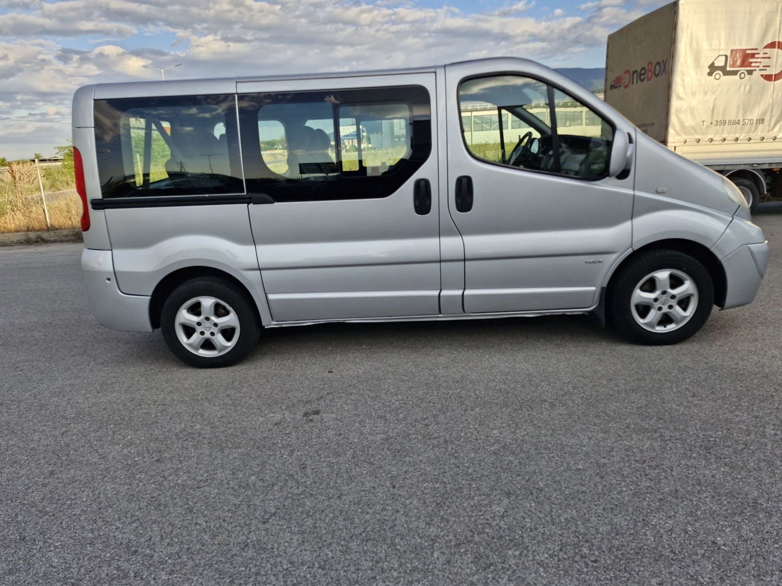 Opel Vivaro 2.5DTi 145 к.с. Автоматик, Климатик, Нави, 8местна, снимка 4 - Бусове и автобуси - 55285298