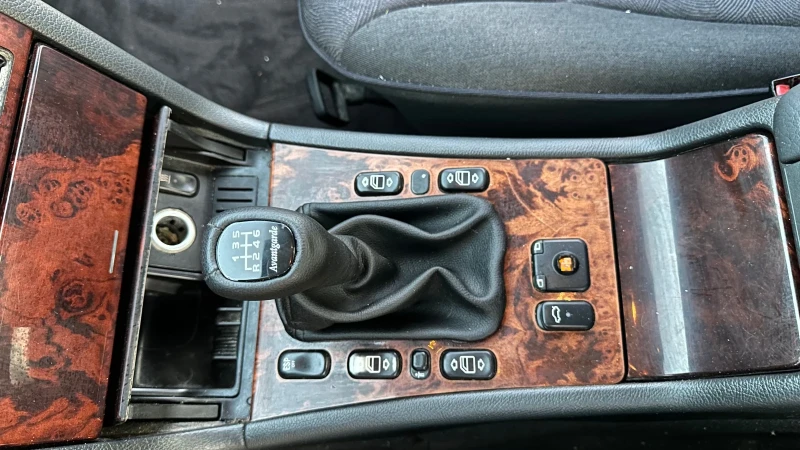 Mercedes-Benz E 220 Face 143 hp Нов Внос Клима, снимка 12 - Автомобили и джипове - 47562097