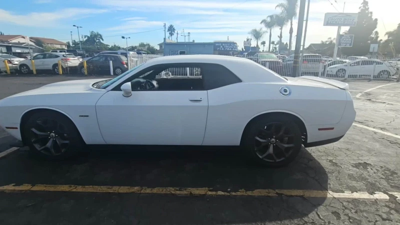 Dodge Challenger  R/T, снимка 2 - Автомобили и джипове - 47687705