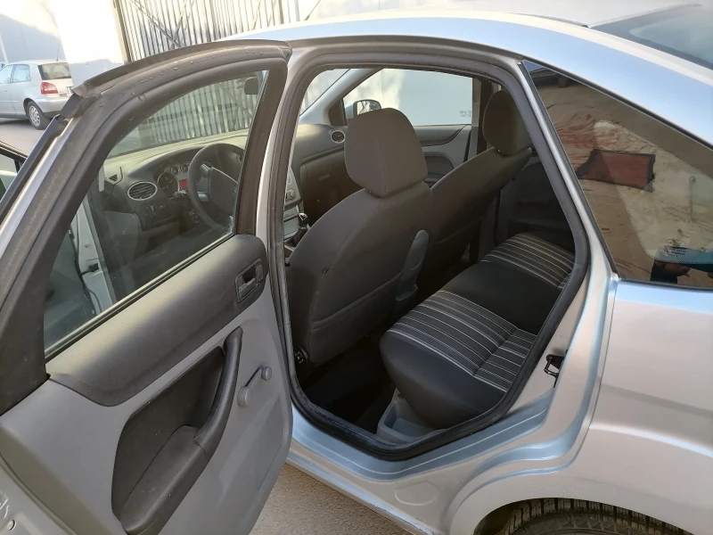 Ford Focus 1.4, снимка 11 - Автомобили и джипове - 52741157