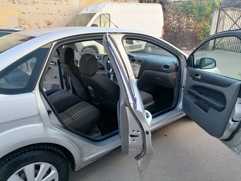 Ford Focus 1.4, снимка 8 - Автомобили и джипове - 52741157