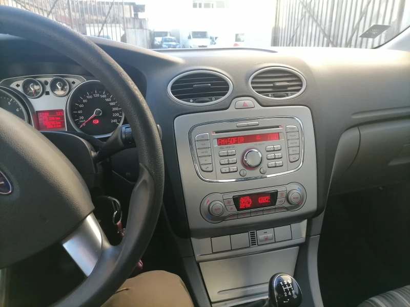 Ford Focus 1.4, снимка 13 - Автомобили и джипове - 52741157