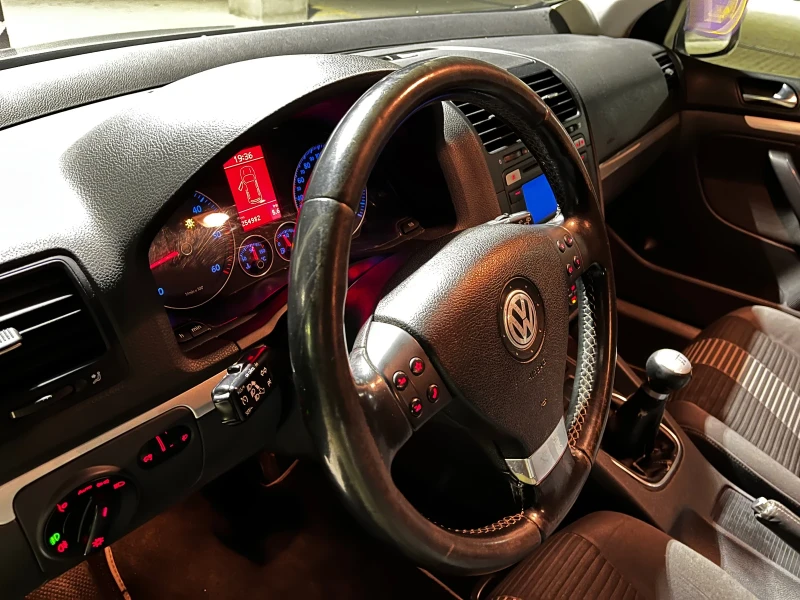 VW Golf 1.9TDI/105/UNITED/2008Г, снимка 17 - Автомобили и джипове - 53115112