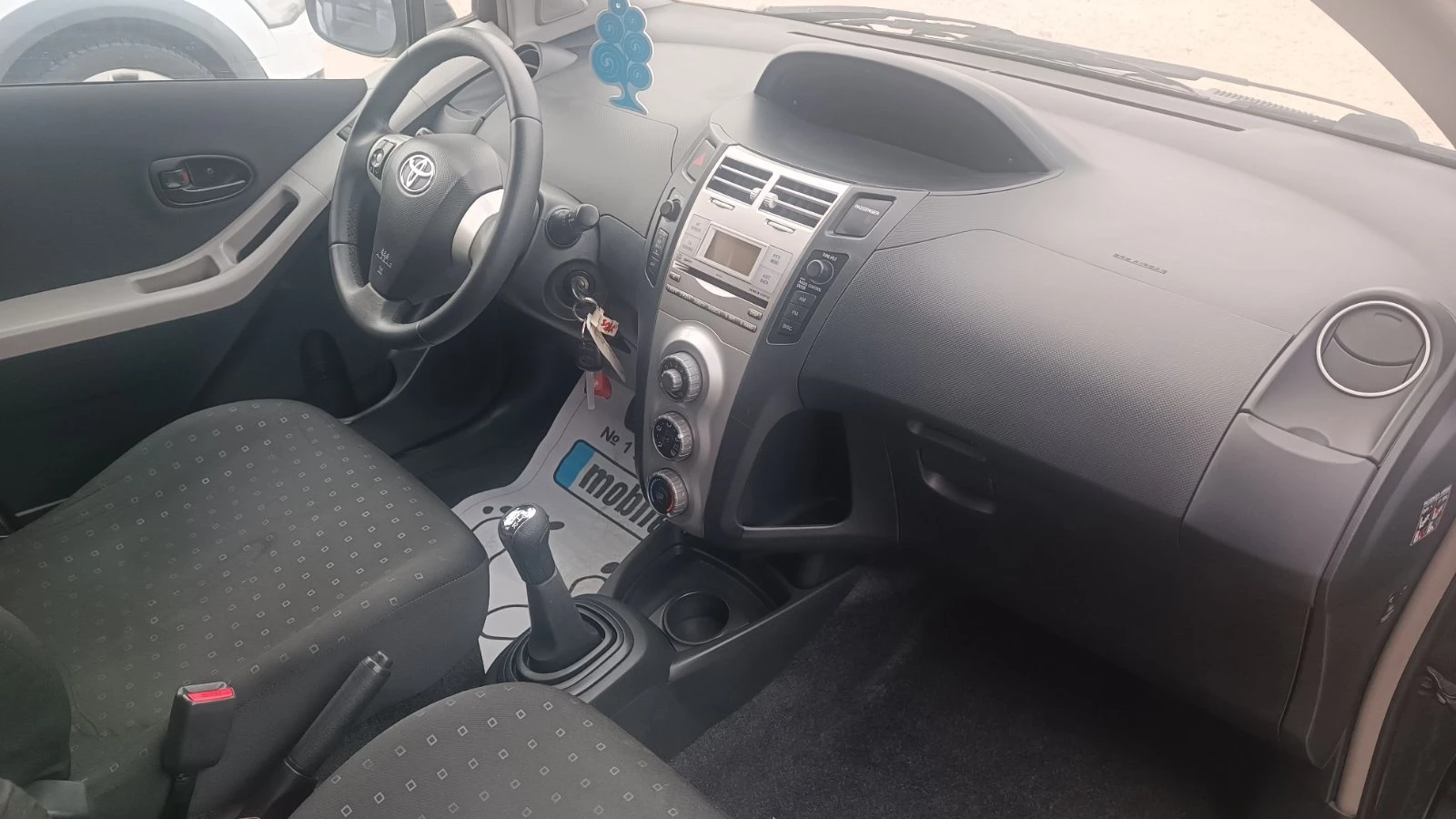 Toyota Yaris 1.0i facelift - изображение 9