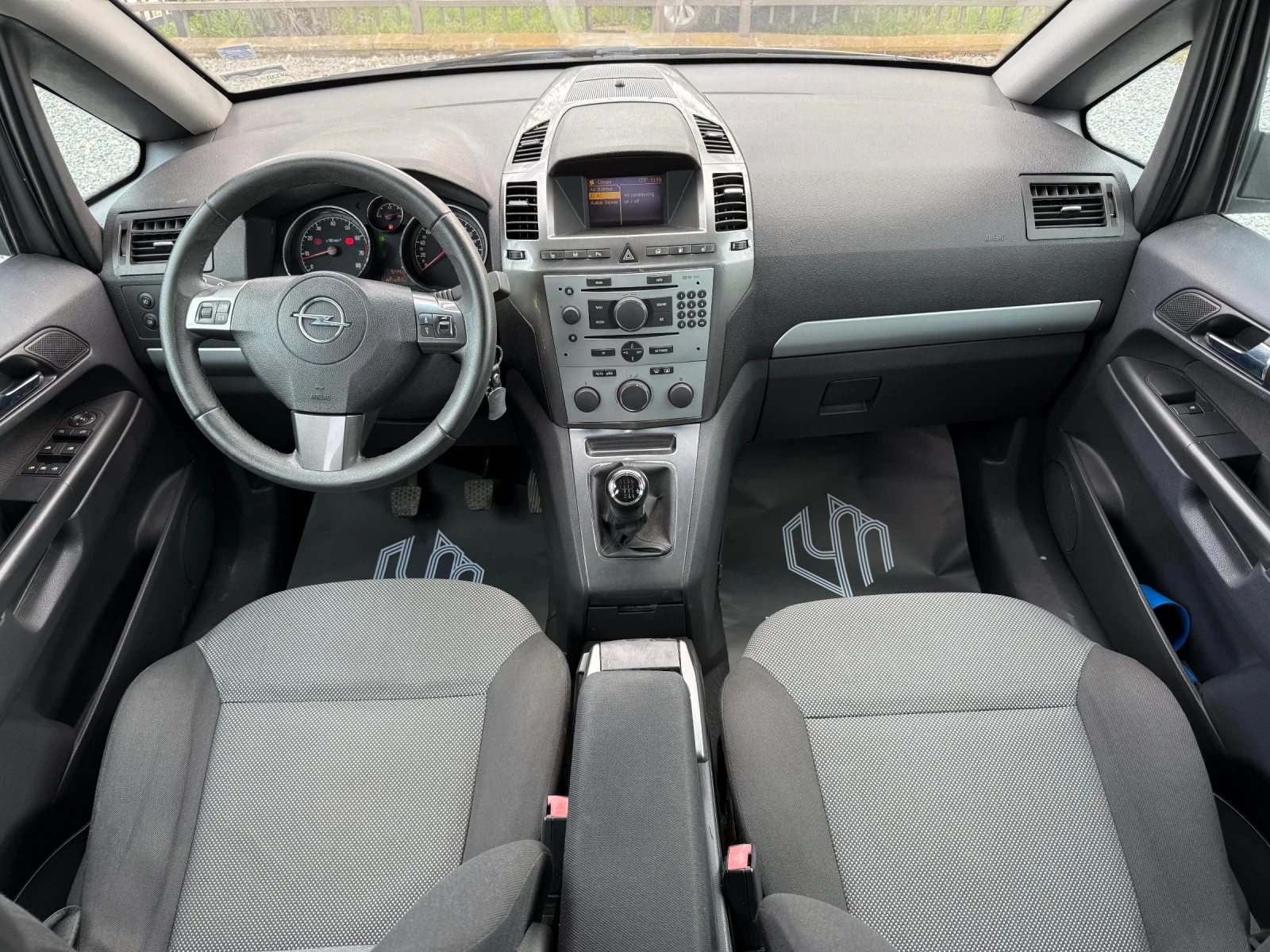 Opel Zafira 1.6 TURBO Edition , снимка 15 - Автомобили и джипове - 49259616