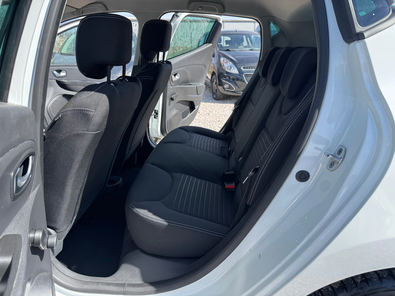 Renault Clio 1.5DCI, снимка 14 - Автомобили и джипове - 53784761