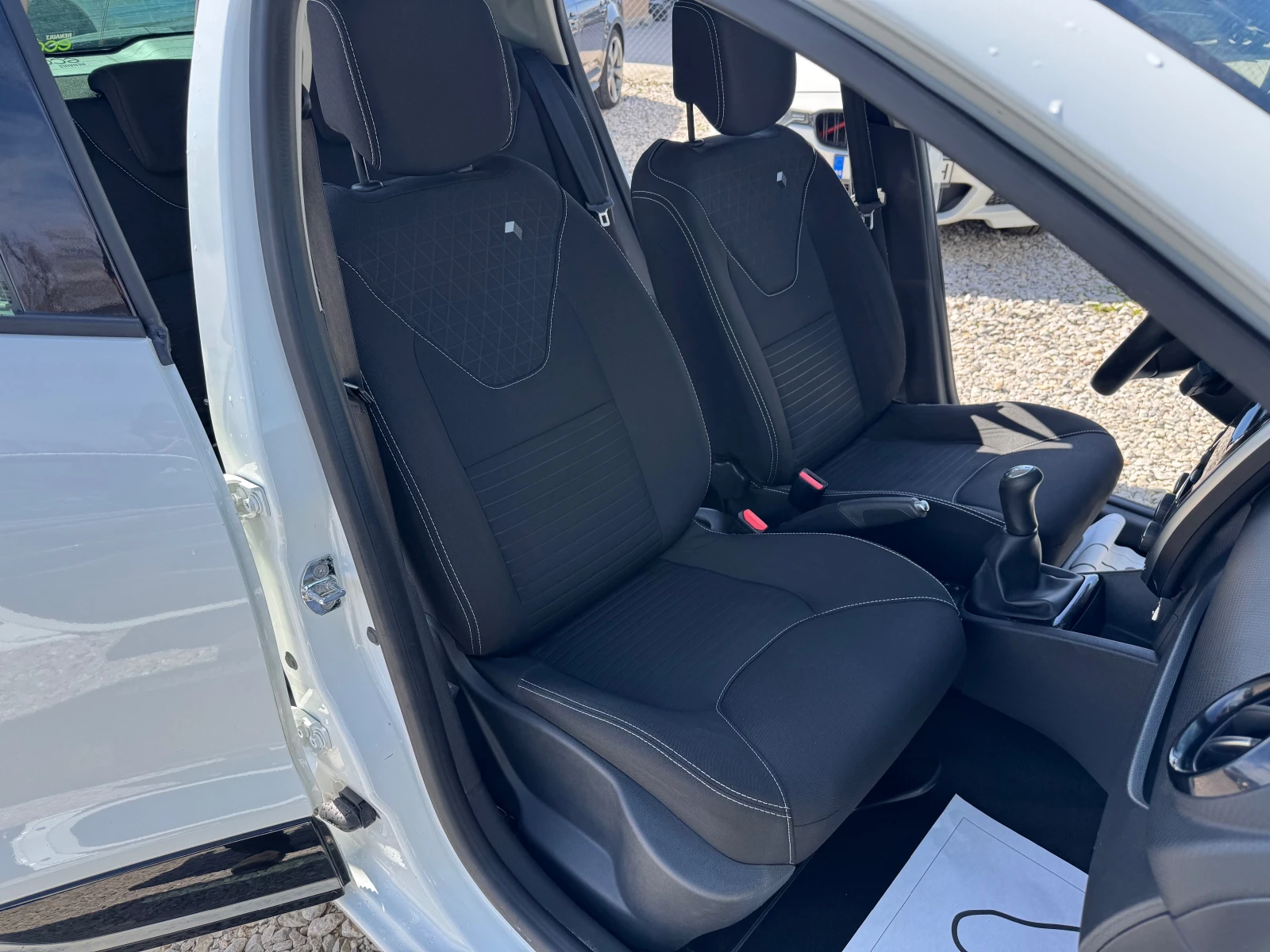 Renault Clio 1.5DCI, снимка 11 - Автомобили и джипове - 53784761