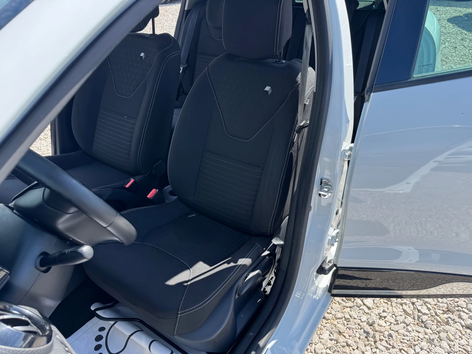 Renault Clio 1.5DCI, снимка 15 - Автомобили и джипове - 53784761