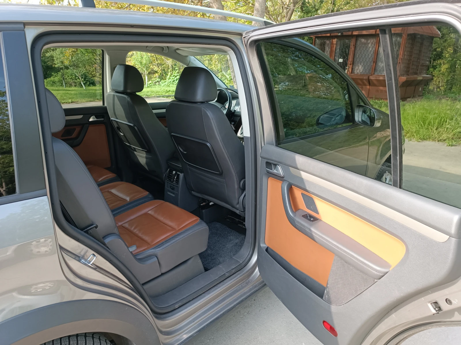 VW Touran CROSS, снимка 7 - Автомобили и джипове - 54112943