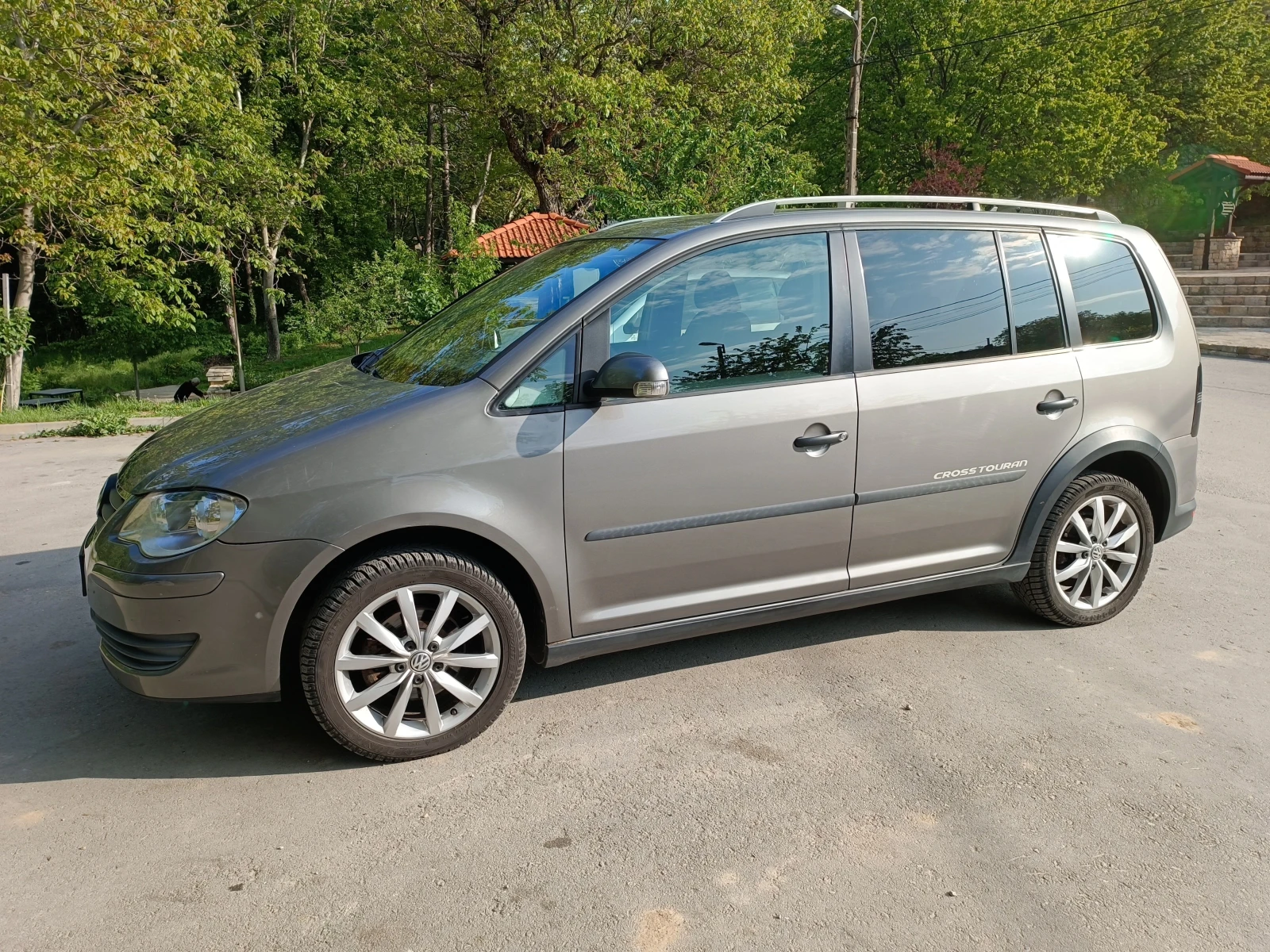 VW Touran CROSS, снимка 2 - Автомобили и джипове - 54112943