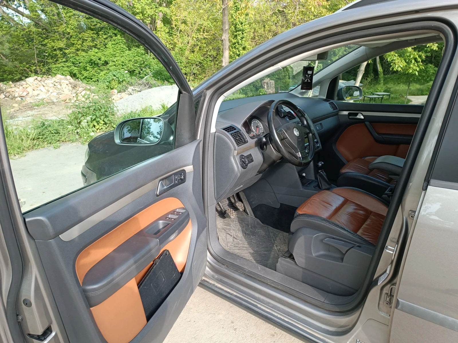 VW Touran CROSS, снимка 11 - Автомобили и джипове - 54112943