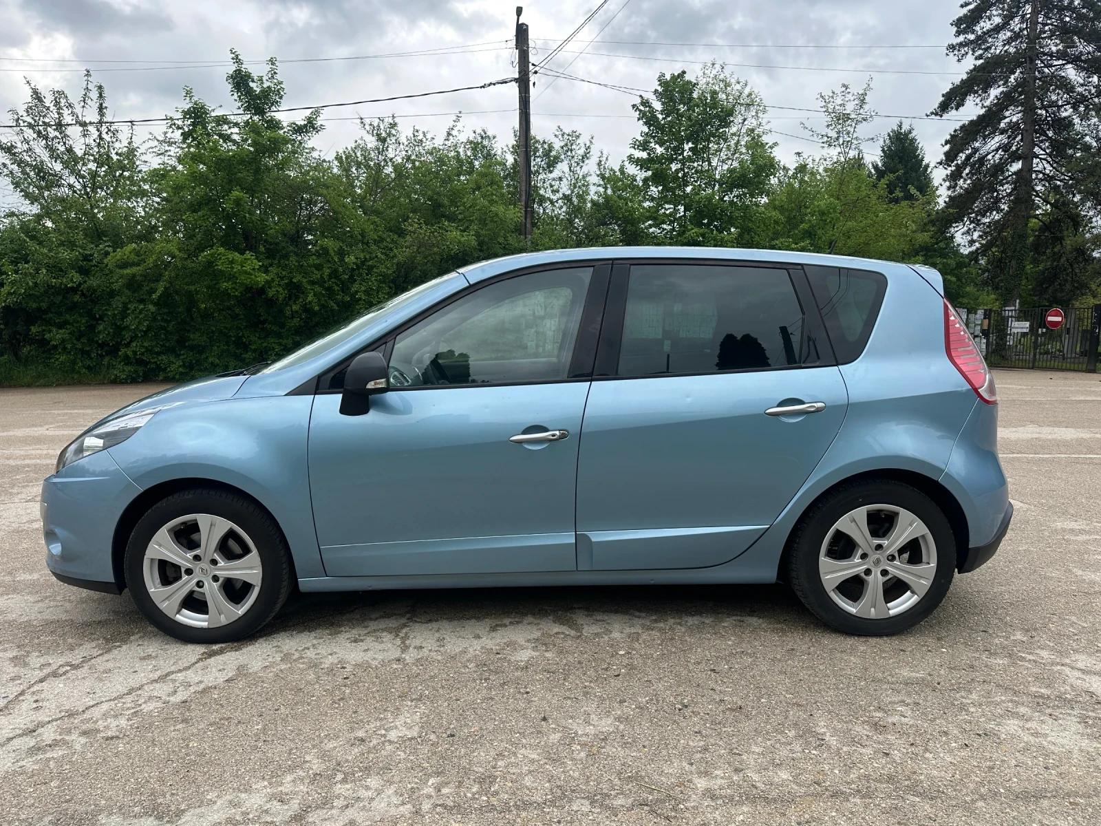 Renault Scenic 1.4TCE, снимка 4 - Автомобили и джипове - 54486001