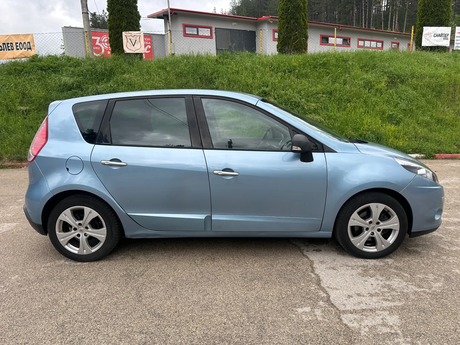 Renault Scenic 1.4TCE, снимка 8 - Автомобили и джипове - 54486001