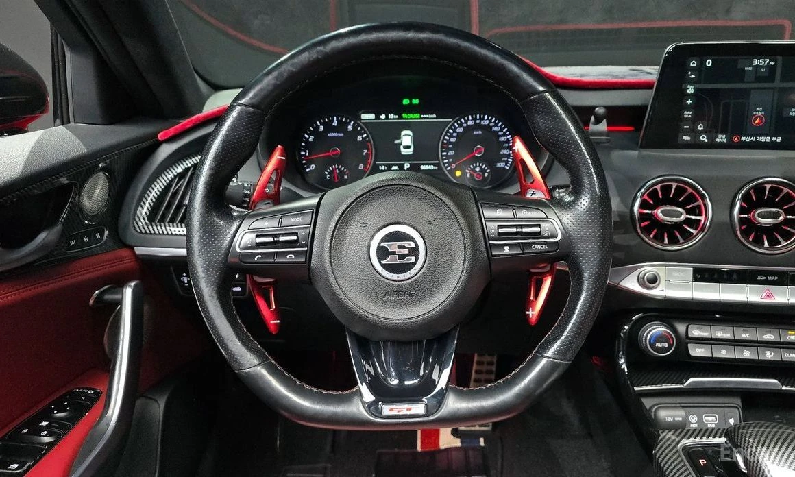Kia Stinger, снимка 13 - Автомобили и джипове - 54573748