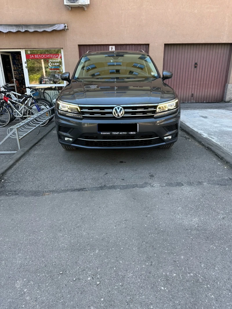 VW Tiguan Обслужен, снимка 2 - Автомобили и джипове - 47655618