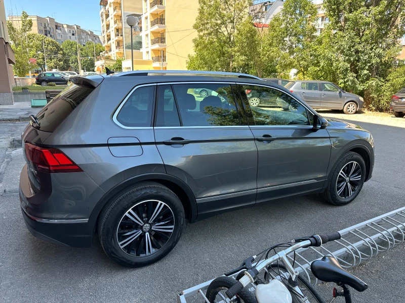 VW Tiguan Обслужен, снимка 7 - Автомобили и джипове - 47655618