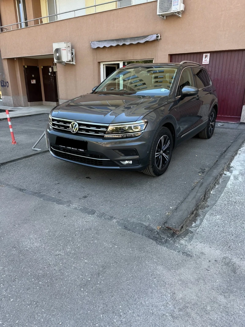 VW Tiguan Обслужен, снимка 1 - Автомобили и джипове - 47655618