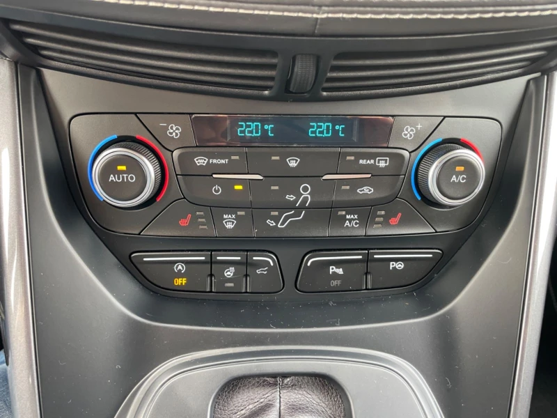 Ford Kuga  Vignale AWD 4x4 Automatic Full Extras, снимка 15 - Автомобили и джипове - 53479034