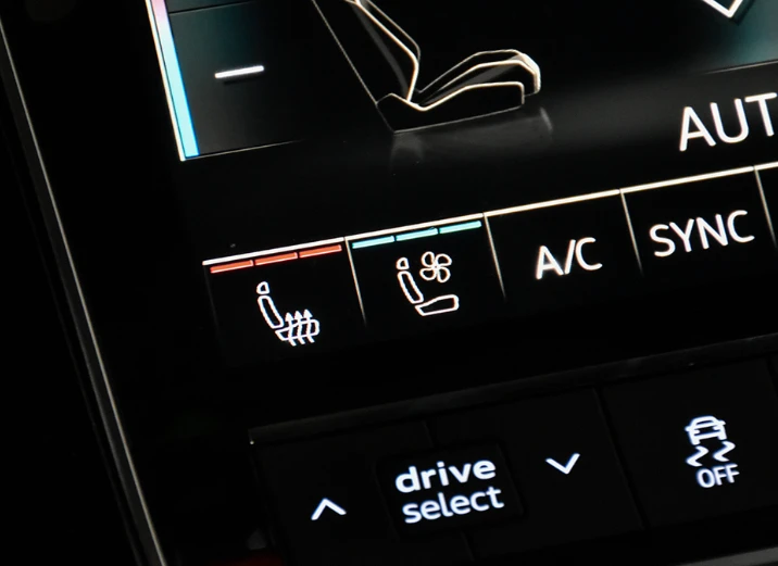 Audi Q7 S-Line l Quattro l Progressive l Pano Roof l AWD, снимка 16 - Автомобили и джипове - 53455800