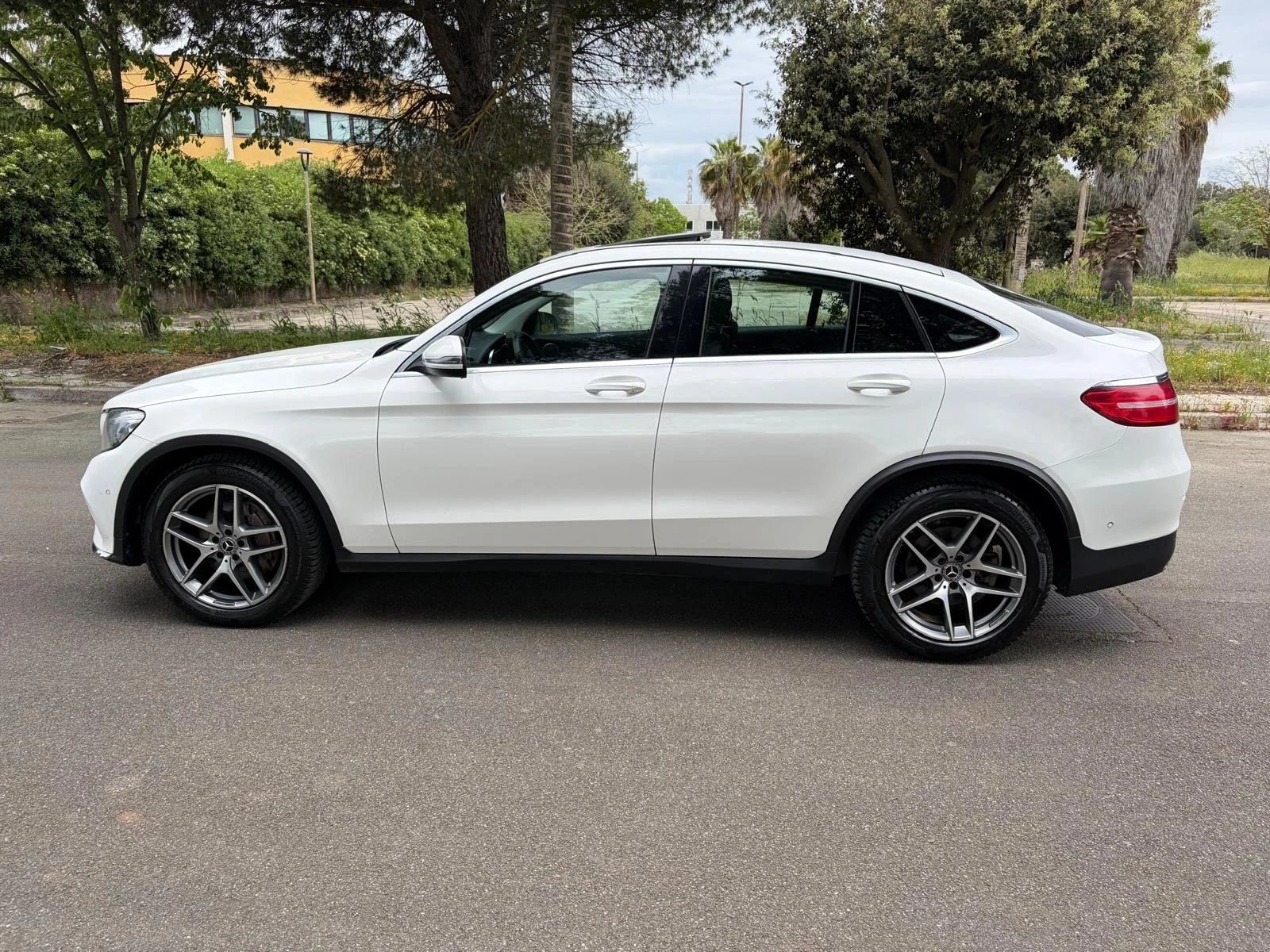 Mercedes-Benz GLC 250 D 4matic Coupe, снимка 4 - Автомобили и джипове - 54448211