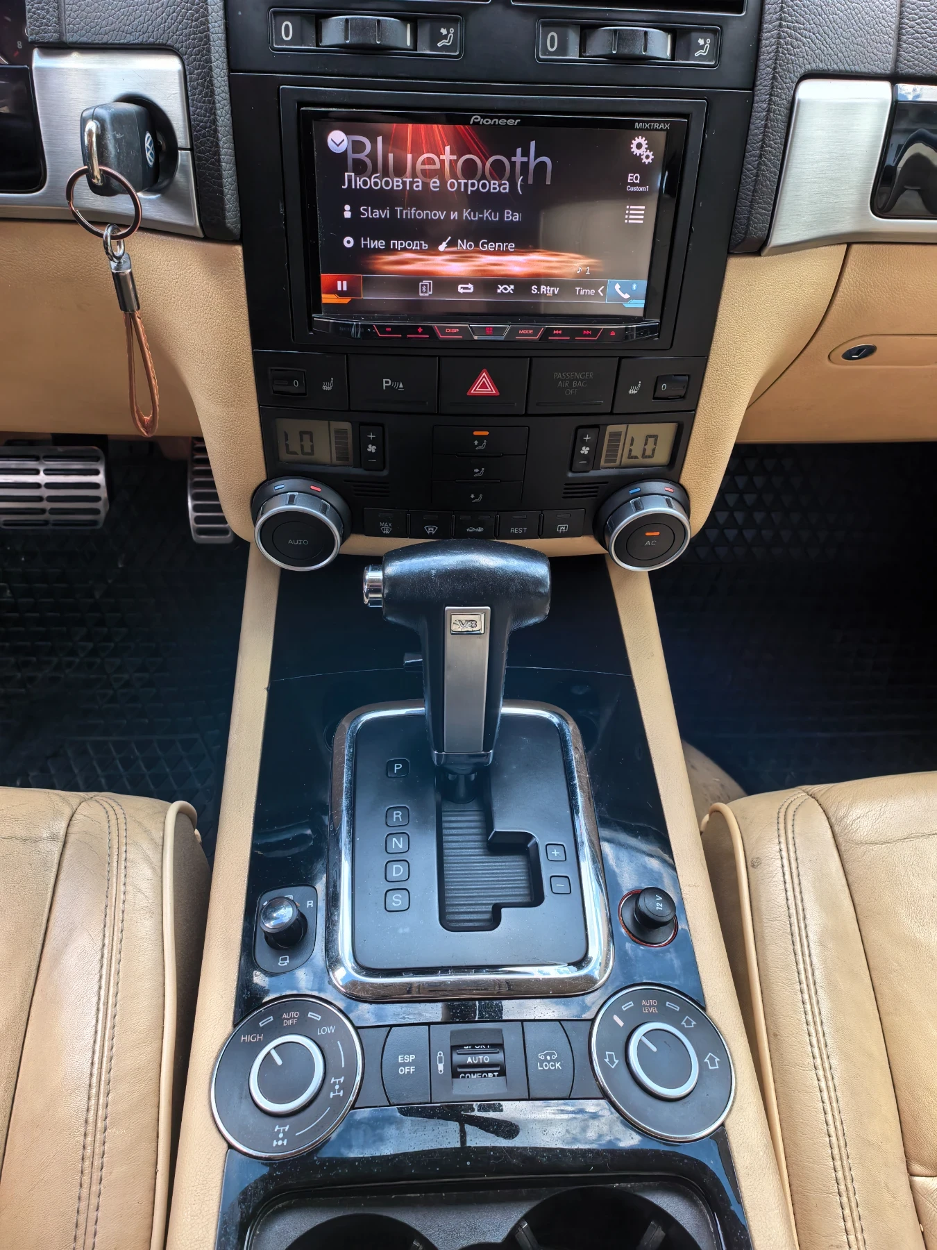VW Touareg, снимка 7 - Автомобили и джипове - 56257172