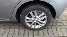 Toyota Auris - 7899 лв. / 4038.69 € - 36668921 6