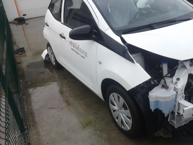 Toyota Aygo 1.0i, снимка 9 - Автомобили и джипове - 39870297