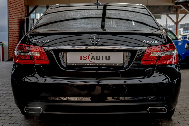 Mercedes-Benz E 500 4Matic V8/Седан/Harman Kardon/Обдухване/Шибедах/Ка, снимка 4 - Автомобили и джипове - 50570885