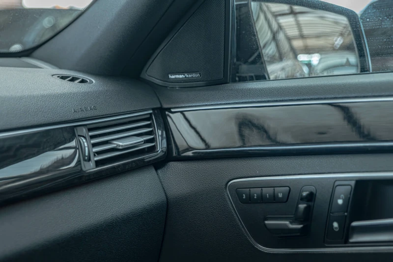 Mercedes-Benz E 500 4Matic V8/Седан/Harman Kardon/Обдухване/Шибедах/Ка, снимка 14 - Автомобили и джипове - 50570885