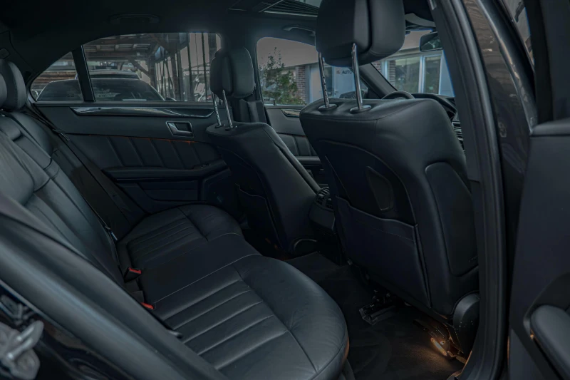 Mercedes-Benz E 500 4Matic V8/Седан/Harman Kardon/Обдухване/Шибедах/Ка, снимка 8 - Автомобили и джипове - 50570885