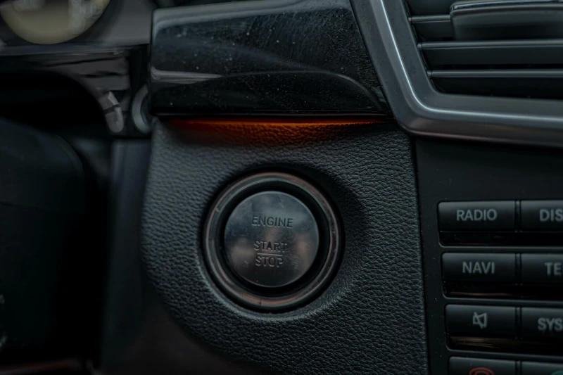 Mercedes-Benz E 500 4Matic V8/Седан/Harman Kardon/Обдухване/Шибедах/Ка, снимка 11 - Автомобили и джипове - 50570885