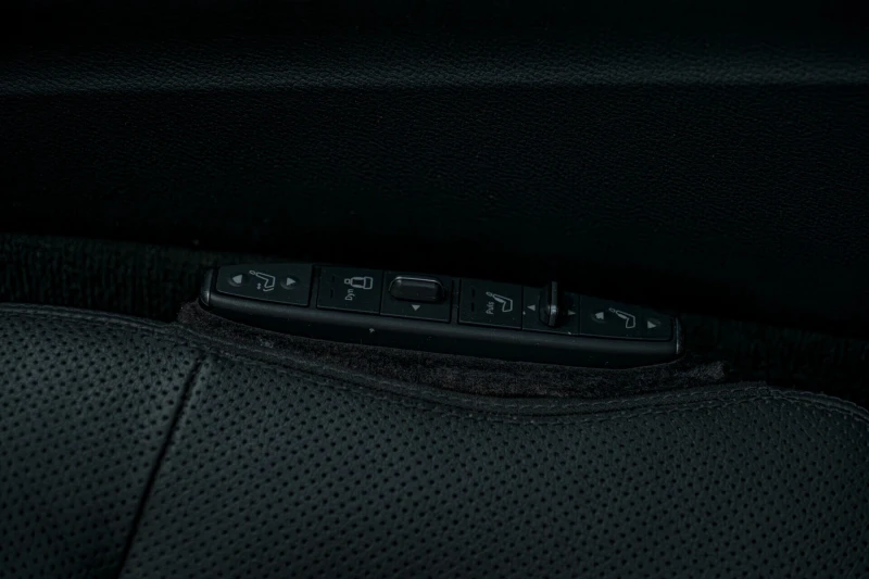 Mercedes-Benz E 500 4Matic V8/Седан/Harman Kardon/Обдухване/Шибедах/Ка, снимка 10 - Автомобили и джипове - 50570885