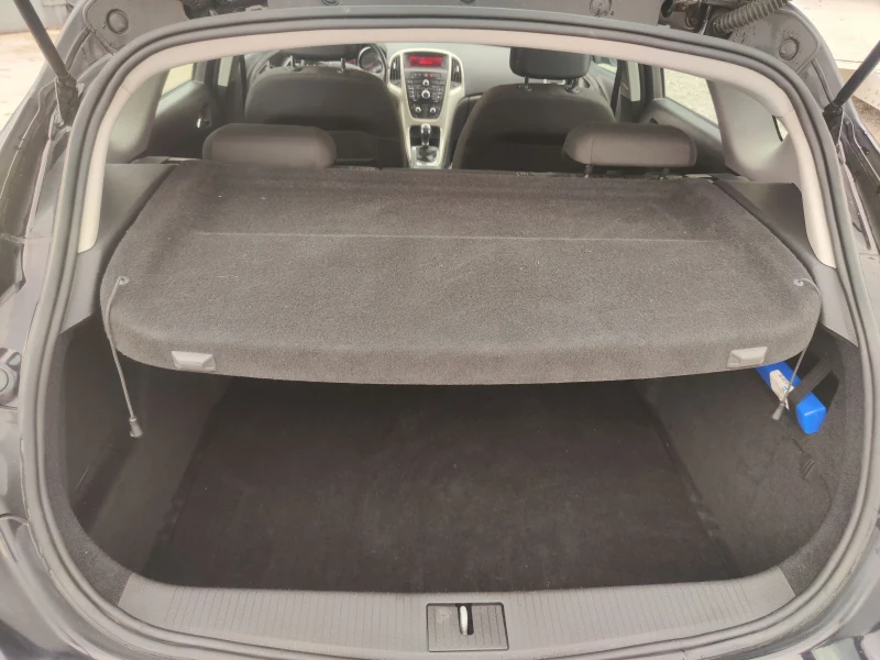 Opel Astra 1.7 CDTI , снимка 12 - Автомобили и джипове - 51457927